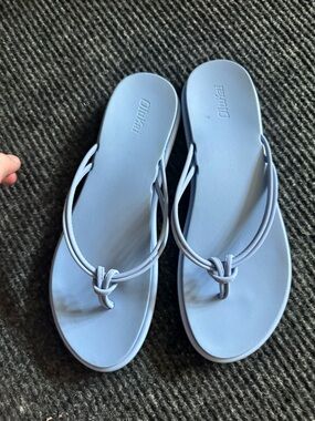 OluKai Women's Powder Blue Knot Thong Sandals